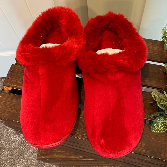 Like New! Vibrant Red Microfiber Velour Slipper - Picture 2 of 9